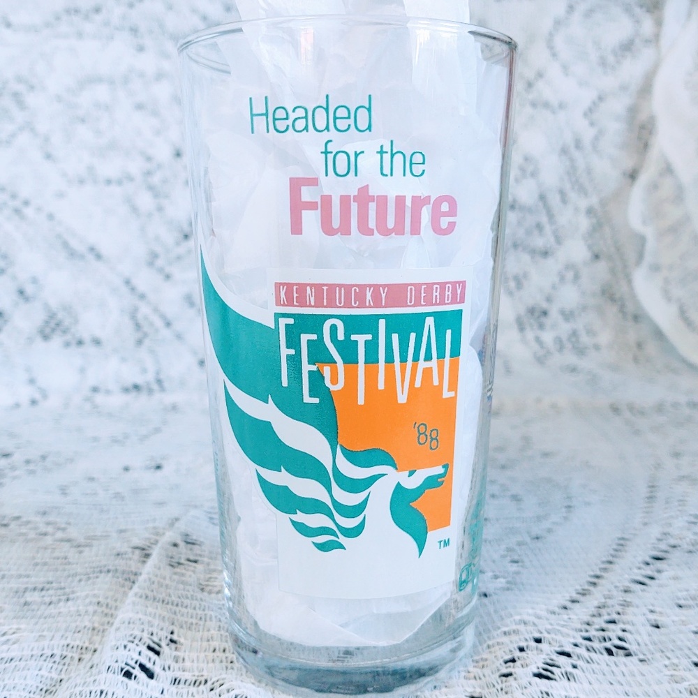 COLLECTIBLE OFFICIAL 1988 KENTUCKY DERBY FESTIVAL GLASS PEGASUS  DRUG EMPORIUM